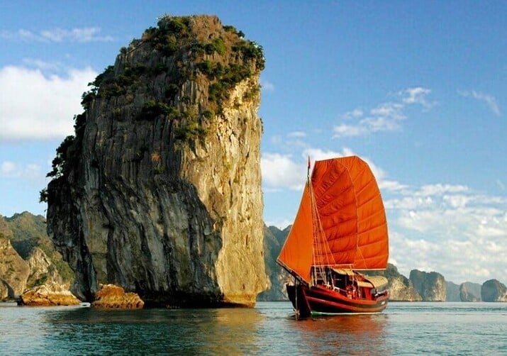 Vietnam Halong BayTuLuong DragonPearl Amour