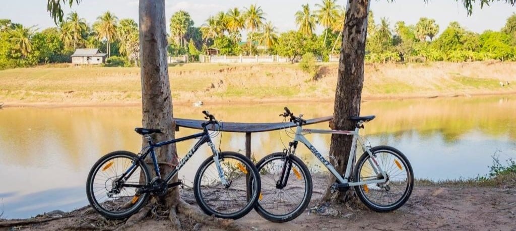 Balade à vélo le long de la rivère Stung Sen près de Kampong Thom