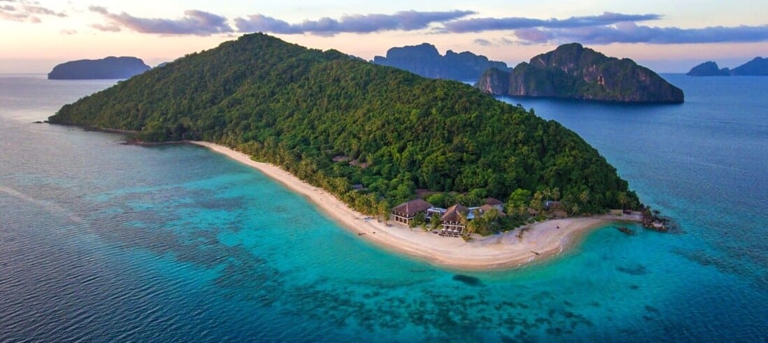 Vue aérienne sur Pangulasian Island Resort à El Nido au nord de Palawan