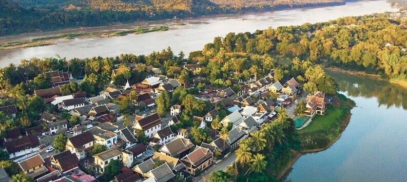 Gros plan sur la presqu'ile de Luang PRabang avec l'embouchure de la Nam Khan et du Mékong