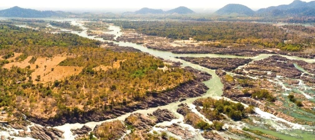 Vue aérienne sur le Mékong et ses méandres dans le sud du Laos