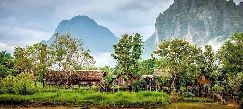 Village minorités ethniques du Laos dans la région de Vang Vieng