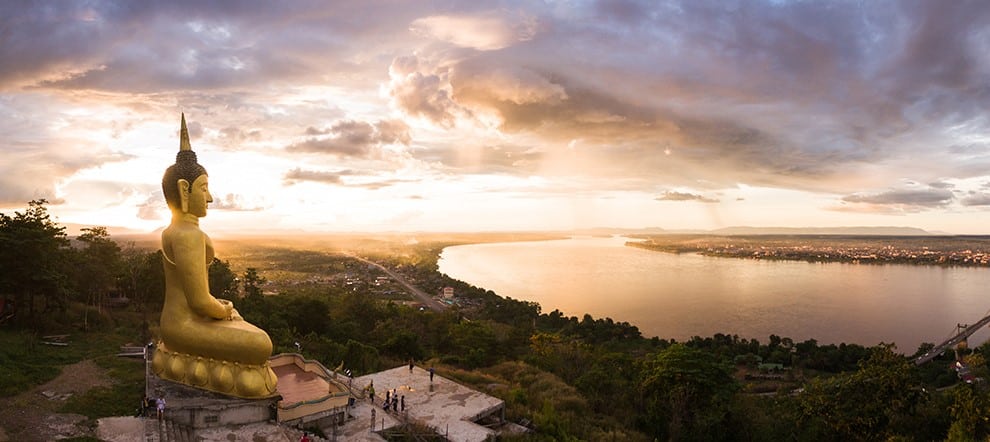 Le temple de Wat Phou Salao qui veille sur la ville de Paksé dans le sud du Laos