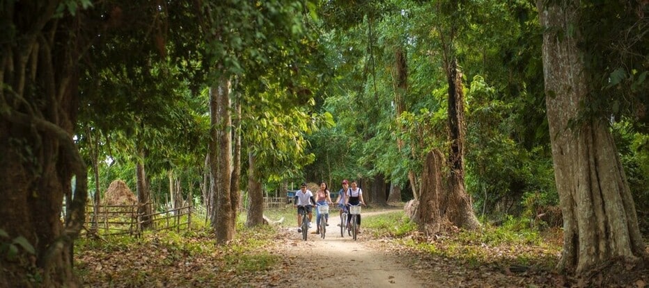 Balade à vélo sur les pistes qui traversent les îles du sud du Laos