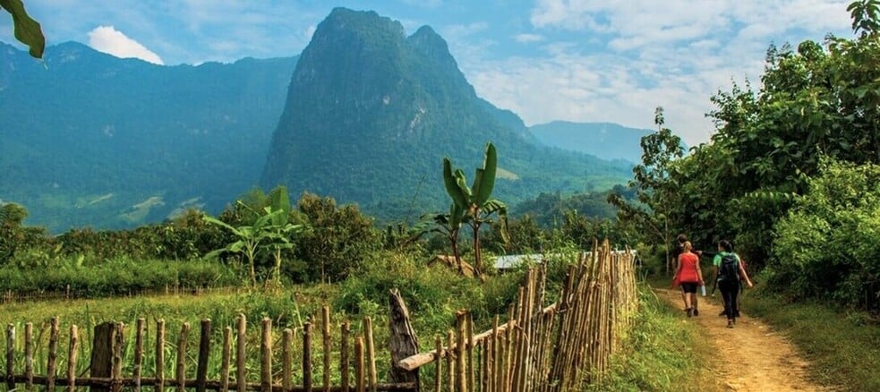 Randonnéee à travers la campagne de Vang Vieng