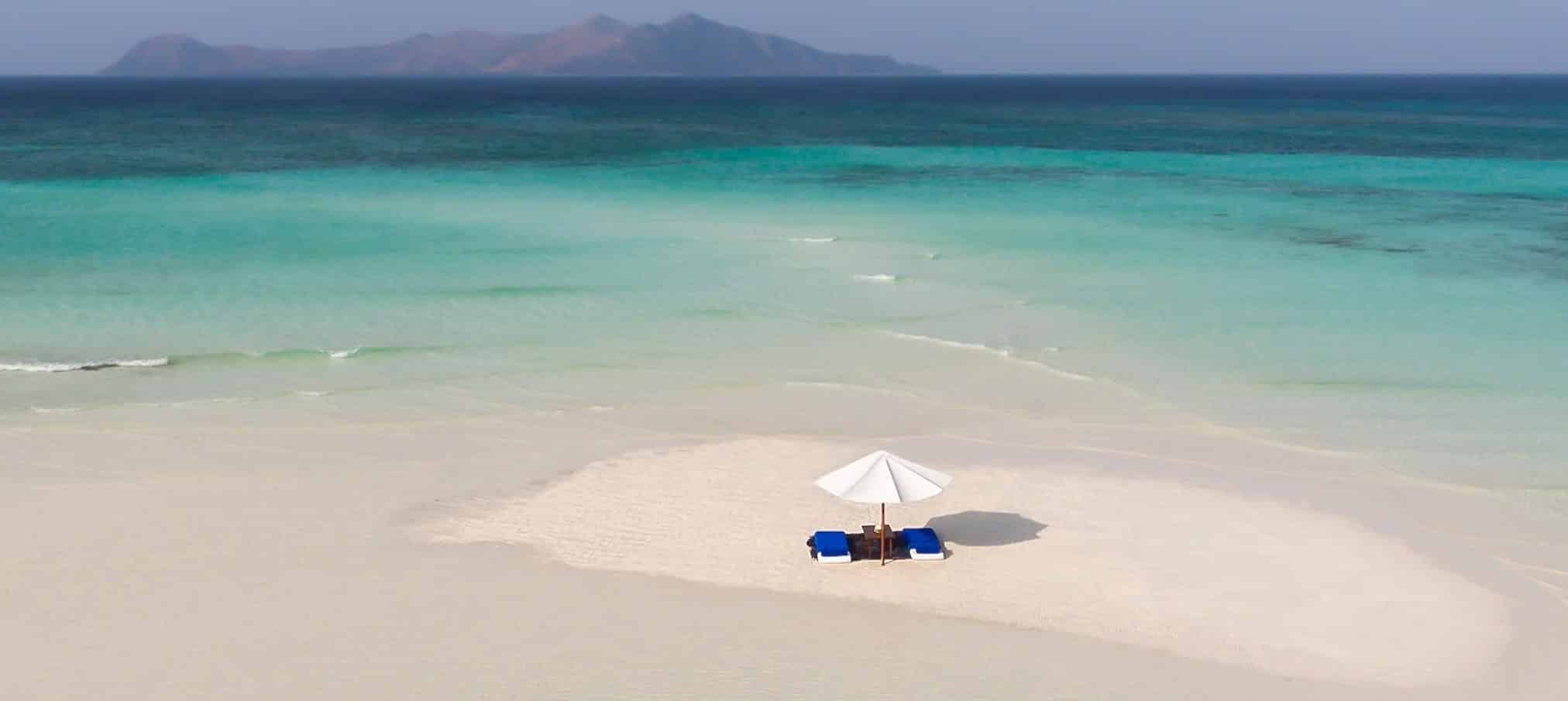 Excursion en bateau pour un déjeuner sur un banc de sable non loin de l'Amanpulo