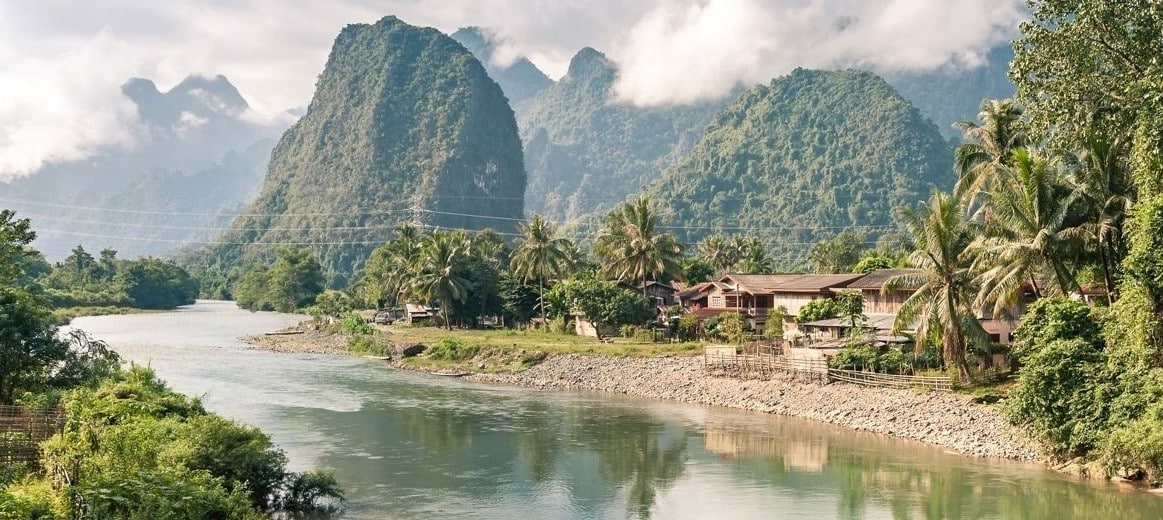 Rives de la Nam Ou à Nong Khiaw et à Muang Ngoi